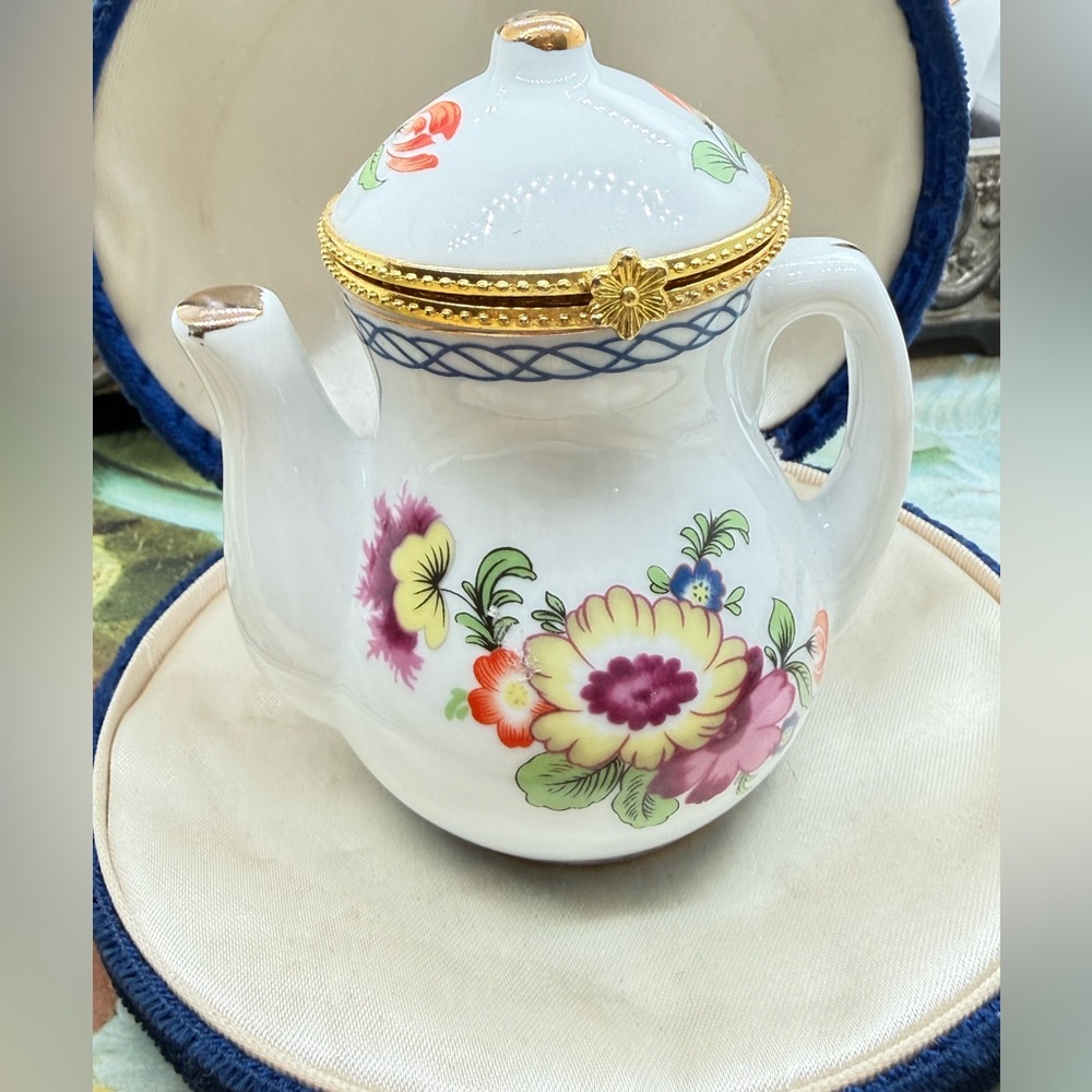 Vintage tea pot trinket box